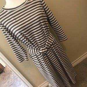 ❤️ GRAY & WHITE STRIPPED 3/4 SLEEVE DRESS ❤️